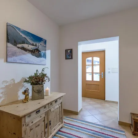 Haus Tirol תיירזה
